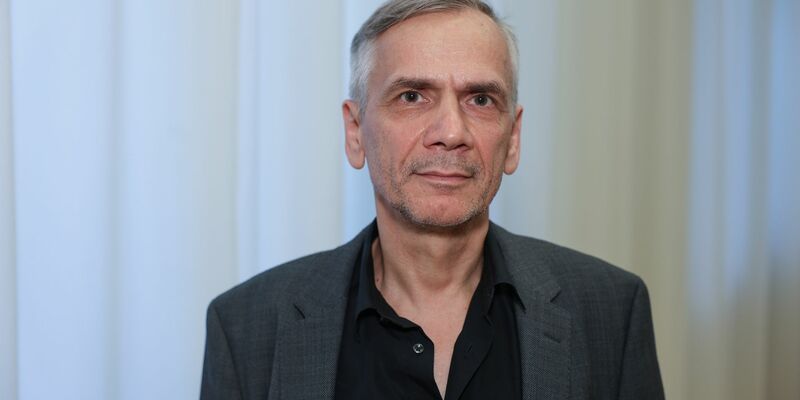 Lutz Seiler wird geehrt. - Foto: Joerg Carstensen/dpa