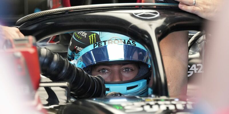 Mercedes-Pilot George Russell wird in Brasilien strafversetzt. - Foto: Toru Hanai/AP/dpa