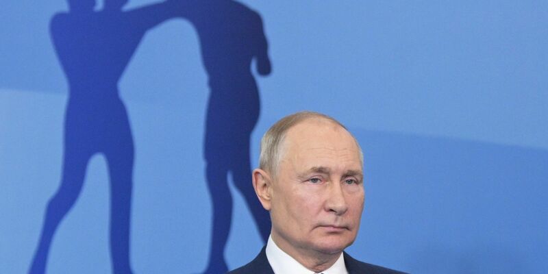 Russlands Präsident Wladimir Putin hat selbst einmal gesagt, dass ihm aus Sicherheitsgründen die Nutzung eines Doppelgängers bei offiziellen Terminen ans Herz gelegt worden sei. - Foto: Alexei Nikolsky/Pool Sputnik Kremlin/AP/dpa