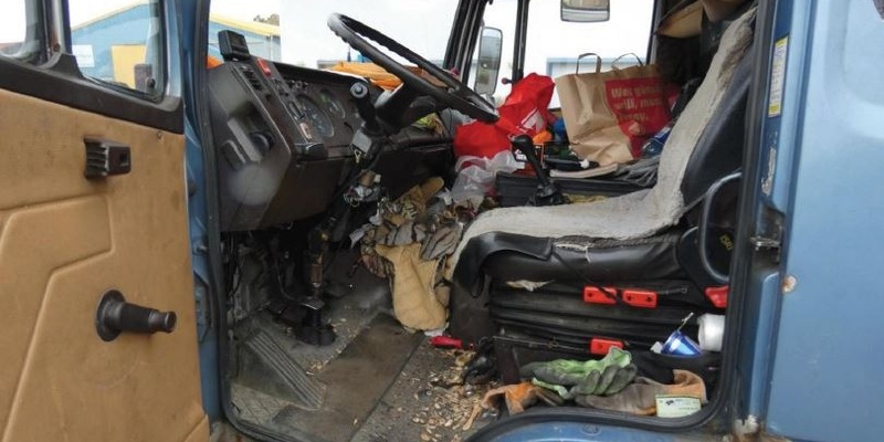 POL-NMS: 231104-2-pdnms Schrott LKW auf der A 7 gestoppt - Foto: presseportal.de