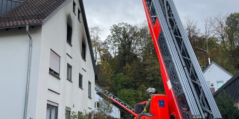 Stuttgart - Am Sonntagvormittag Alarmierten Zahlreiche Personen Gegen ...