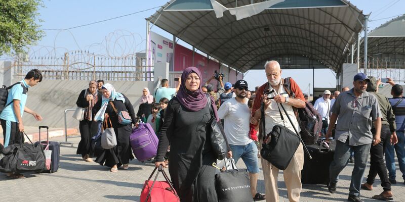 Hunderte Ausländer, unter ihnen Deutsche, und Palästinenser mit einem zweiten Pass verlassen den von Israel abgeriegelten Küstenstreifen. - Foto: Khaled Oma/XinHua/dpa