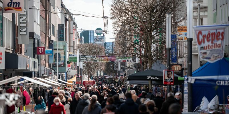 Verkaufsoffener Sonntag in der Gelsenkirchner Innenstadt. - Foto: Fabian Strauch/dpa