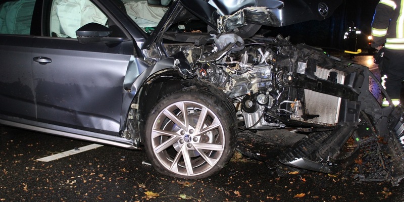 POL-RBK: Rösrath - Alkoholisierter Pkw-Fahrer kollidiert mit Baum und wird schwerverletzt - Foto: presseportal.de