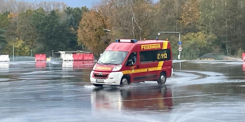 FW-EN: Wetter - Sicher auf jeder Einsatzfahrt - Tagesseminare für Einsatzkräfte der Feuerwehr Wetter (Ruhr) - Foto: presseportal.de