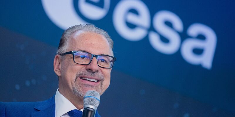 «Das bringt Europa auf einen sehr guten Weg für die Weltraumerkundung»: Esa-Chef Josef Aschbacher. - Foto: Rolf Vennenbernd/dpa