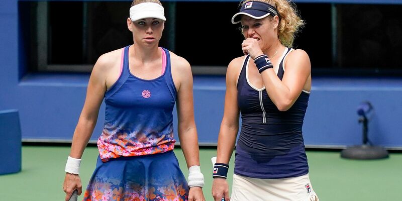 Haben das Doppel-Finale im mexikanischen Cancun gewonnen: Laura Siegemund (r) und Vera Swonarewa. - Foto: Frank Franklin Ii/AP/dpa/Archivbild
