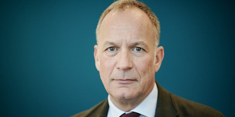 «40 Wochenstunden müssen auch im Metallbereich das neue Normal werden, so wie es in vielen anderen Branchen und EU-Ländern eine Selbstverständlichkeit ist», sagt Karl Haeusgen. - Foto: Kay Nietfeld/dpa