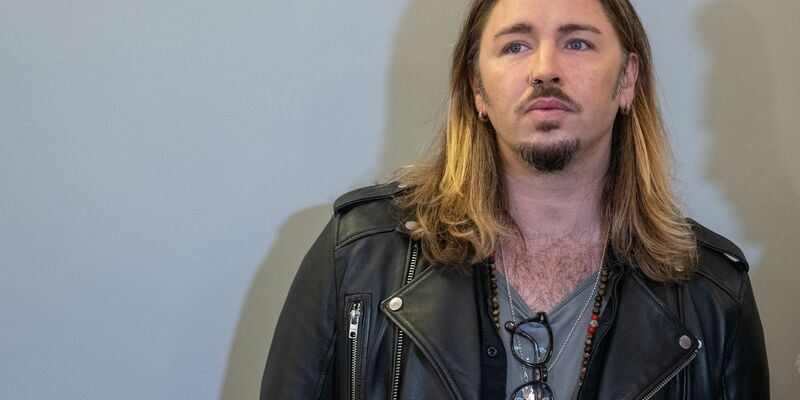 Der deutsche Rockmusiker Gil Ofarim im Landgericht in Leipzig. - Foto: Hendrik Schmidt/dpa