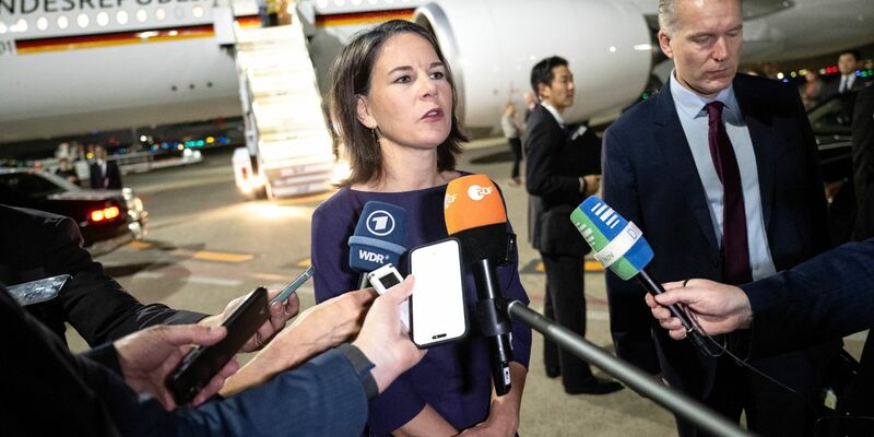 Bundesaußenministerin Annalena Baerbock nimmt in Tokio an einem Treffen der Außenministerinnen und -minister der G7-Staaten teil. - Foto: Sina Schuldt/dpa