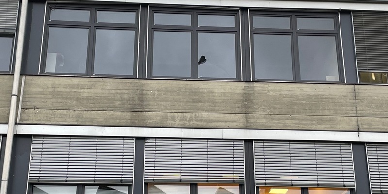 POL-PDKL: Fensterscheibe bei IGS eingeworfen - Foto: presseportal.de