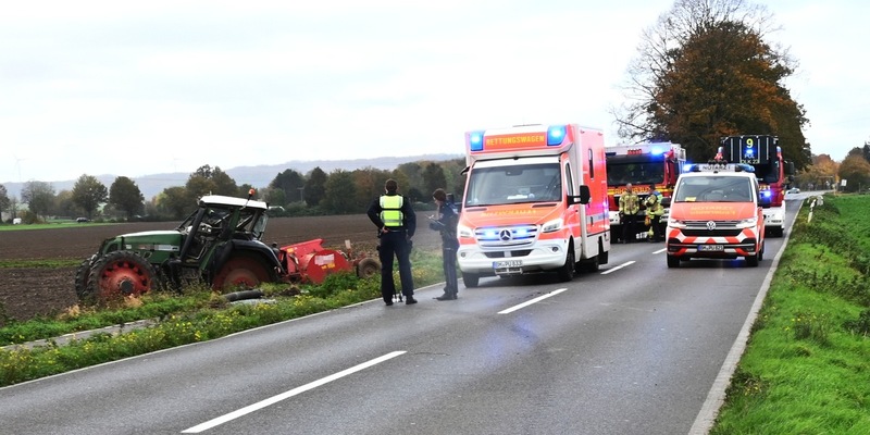 FW Pulheim: Traktor überschlagen - Fahrerin verletzt - Foto: presseportal.de