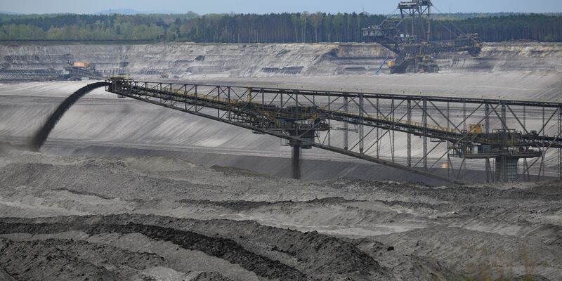 Laut UN widersprechen die Förderpläne für Öl, Gas und Kohle dem 1,5 Grad-Ziel. - Foto: Robert Michael/dpa