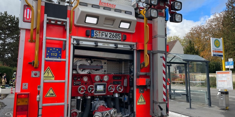 FW Stuttgart: Kellerbrand: Drei Personen über Drehleiter gerettet - Foto: presseportal.de