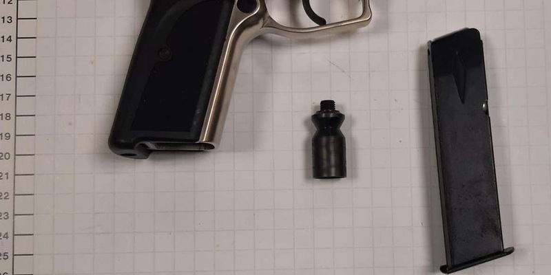 BPOL NRW: Bundespolizei stellt Schreckschusspistole und Munition sicher - Foto: presseportal.de