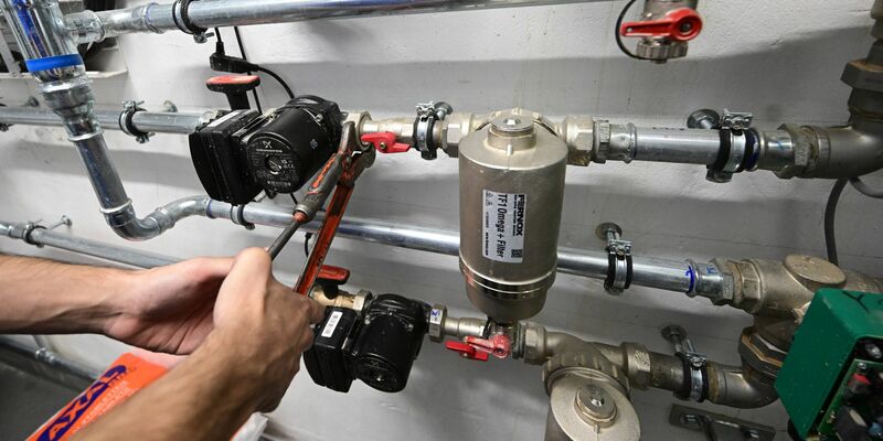 Bedingt durch die rückläufige Nachfrage nach handwerklichen Erzeugnissen oder Dienstleistungen erwäge beinahe jeder vierte Betrieb die Schließung von Betriebsstätten oder die Aufgabe einzelner Geschäftsfelder. - Foto: Bernd Weißbrod/dpa