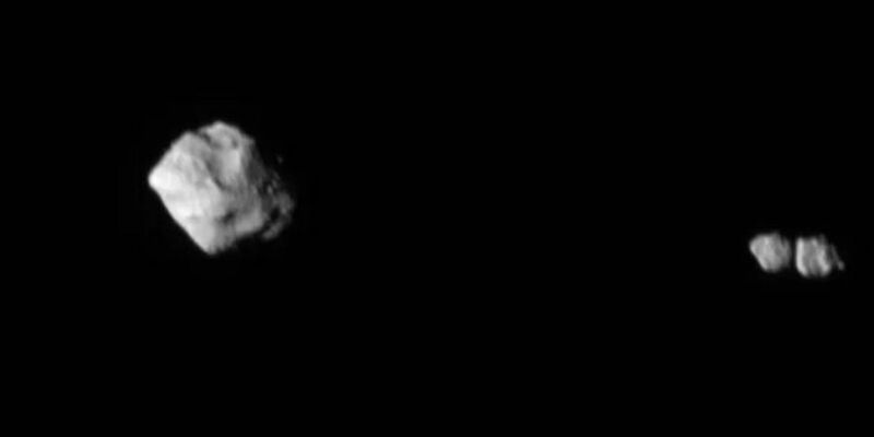 Die Aufnahme, die die Nasa-Sonde «Lucy» gemacht hat, zeigt den Asteroiden «Dinkinesh» und seinen Satelliten. - Foto: NASA/Goddard/SwRI/Johns Hopkins APL/dpa