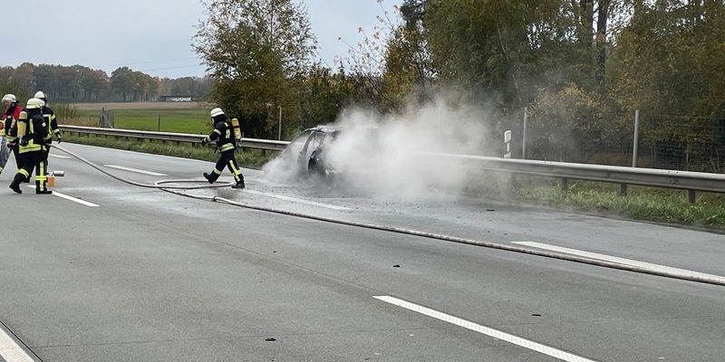 FW-ROW: Porsche Panamera gerät in Brand - Foto: presseportal.de