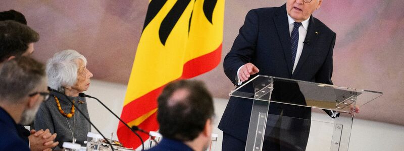 Im November 2023 lud Bundespräsident Frank-Walter Steinmeier zu einer Diskussion mit dem Titel «Krieg in Nahost: Für ein friedliches Zusammenleben in Deutschland!» ins Schloss Bellevue. Teilnehmer waren Menschen, die in der täglichen Arbeit für ein friedliches Zusammenleben ohne Antisemitismus und Muslimfeindlichkeit eintreten. - Foto: Bernd von Jutrczenka/dpa