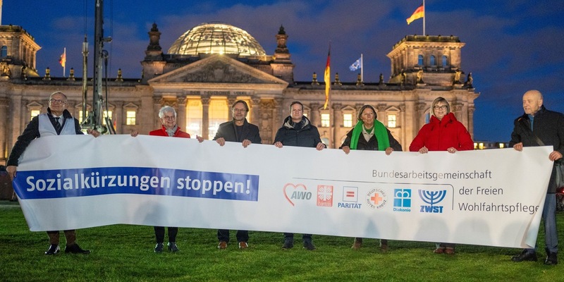 #SozialkürzungenStoppen: Die Spitzenverbände der Freien Wohlfahrtspflege sehen Sozialstaat in Gefahr - Foto: presseportal.de