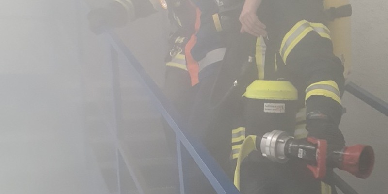 FW-AR: NEHEIMER LÖSCHZUG ÜBT BEI HEIMISCHEN INDUSTRIEBETRIEB - Foto: presseportal.de