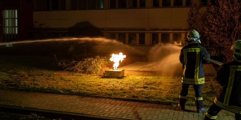 FW Wachtberg: Feuerwehr Wachtberg stellt bei Großübung ihr Können unter Beweis - Foto: presseportal.de