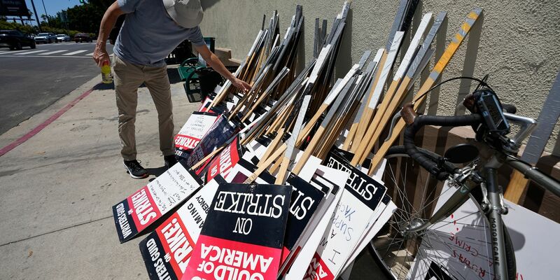 Die Schauspieler-Gewerkschaft hat mit den Filmstudios eine vorläufige Einigung erzielt. - Foto: Mark J. Terrill/AP
