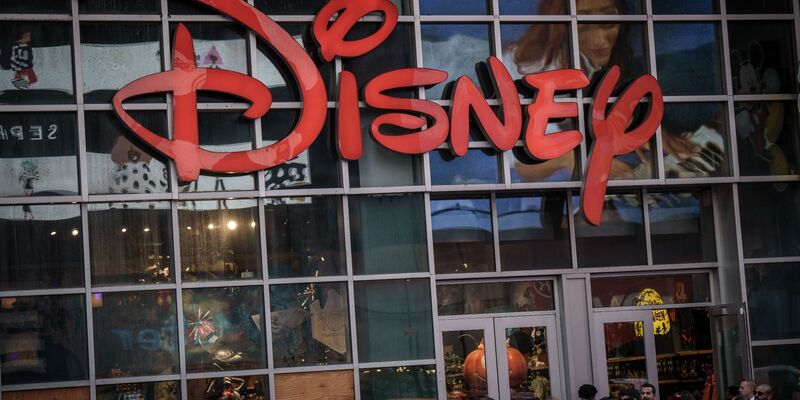 Das Logo von Disney, aufgenommen in Manhatten: Disneys viertes Geschäftsquartal endet. - Foto: Michael Kappeler/dpa