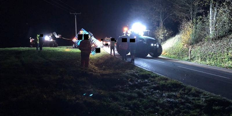 POL-PDWIL: Verkehrsunfall mit umgestürztem LKW - Foto: presseportal.de