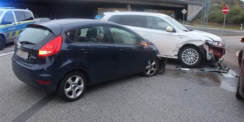 POL-RBK: Bergisch Gladbach - Odenthalerin bei Zusammenstoß zweier Pkw leicht verletzt - Foto: presseportal.de