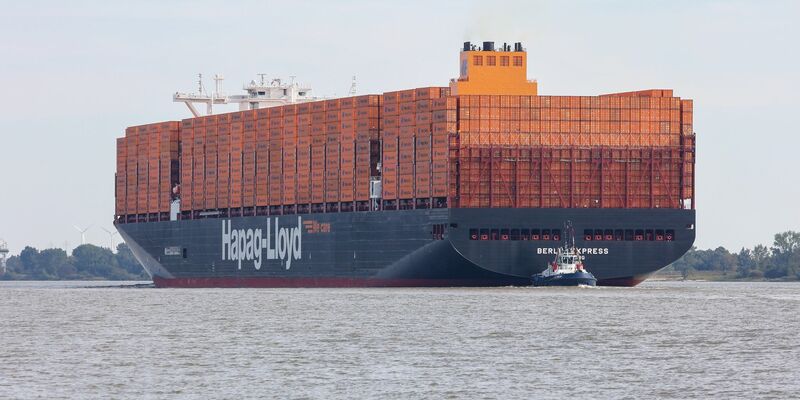 Die Reederei Hapag-Lloyd will fit für den Weltmarkt werden. - Foto: Bodo Marks/dpa