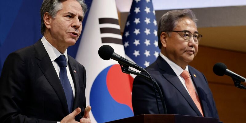 US-Außenminister Antony Blinken und der südkoreanische Außenminister Park Jin (r.) in Seoul. - Foto: Jonathan Ernst/Pool REUTERS/AP/dpa