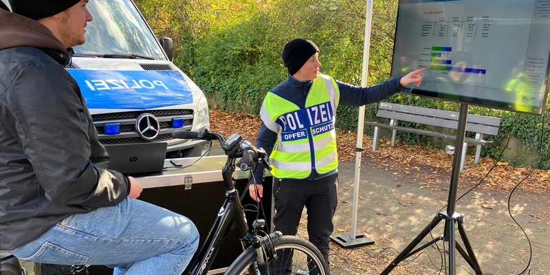 POL-MS: 55 Heißgetränke, gute Gespräche und Beratung am Hamannplatz in Coerde - COPpuccino mit der Münsteraner Polizei und der Polizeipräsidentin Alexandra Dorndorf - Foto: presseportal.de
