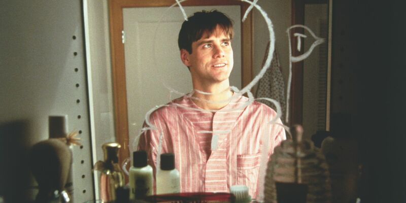 Truman Burbank - dargestellt von Jim Carrey - wird rund um die Uhr für eine Realityshow von Kameras beobachtet. - Foto: Paramount Pictures/ZDF/dpa