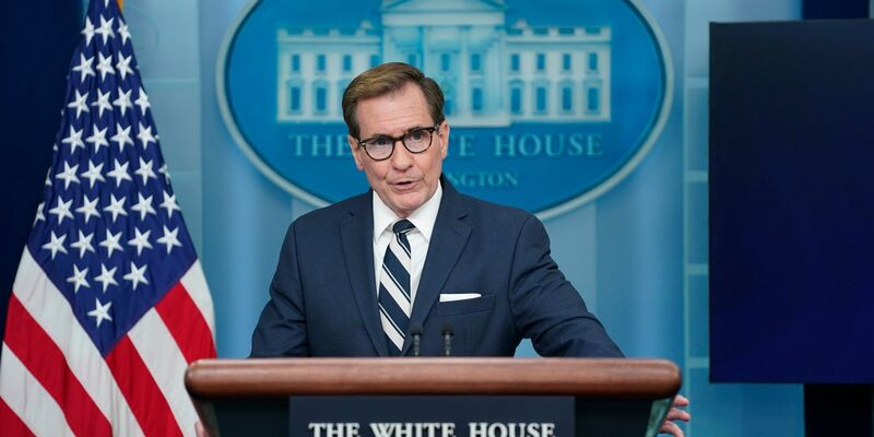 «Wir arbeiten mit Hochdruck daran, Antworten zu bekommen», sagte John Kirby über die Drohnensichtungen. - Foto: Evan Vucci/AP/dpa