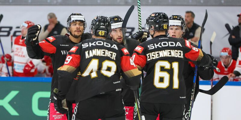 Das DEB-Team startete mit einem Sieg in den Deutschland Cup. - Foto: Christian Kolbert/dpa