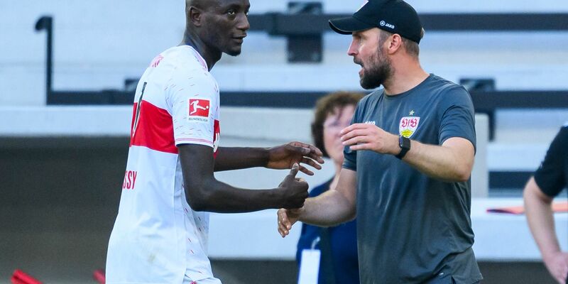 Torjäger und Trainer: Serhou Guirassy (l) und Stuttgart-Coach Sebastian Hoeneß. - Foto: Tom Weller/dpa