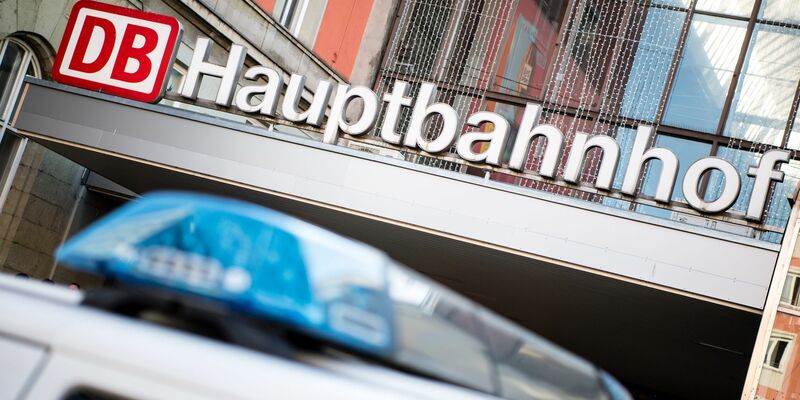 Ein Fahrzeug der Bundespolizei steht vor dem Münchner Hauptbahnhof (Symbolfoto). - Foto: Matthias Balk/dpa