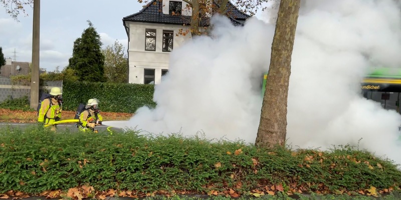 FW-GLA: Brennender Linienbus auf der Bottroper Straße - Foto: presseportal.de