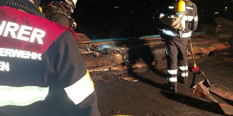 FW-M: Isolierung in Brand (Moosach) - Foto: presseportal.de