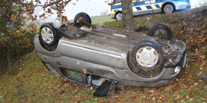 POL-SI: Pkw landet auf Dach - 84-Jähriger schwer verletzt -#polsiwi - Foto: presseportal.de