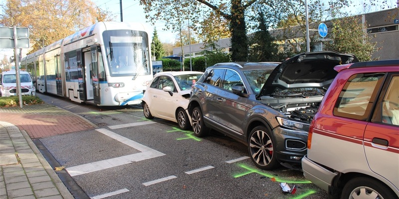 POL-GE: Mehrere Verletzte bei Verkehrsunfall mit Straßenbahn - Foto: presseportal.de