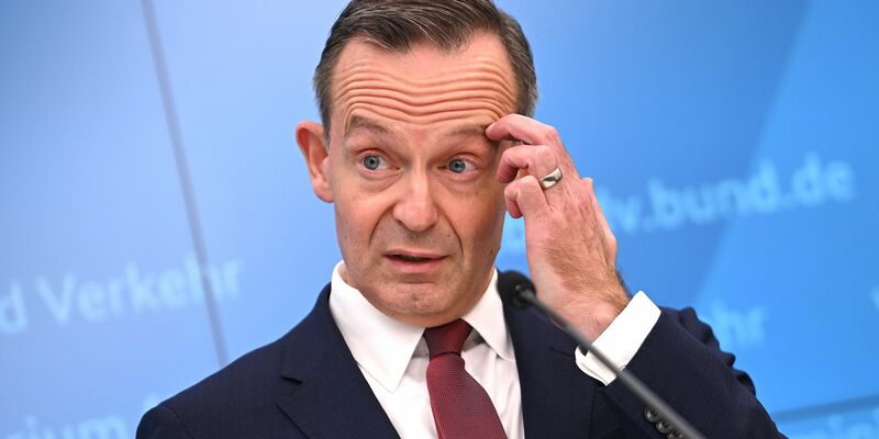 Nach Geiselnahme am Hamburger Flughafen: Verkehrsminister Volker Wissing spricht über notwendige Veränderungen bei der Sicherheit. - Foto: Britta Pedersen/dpa