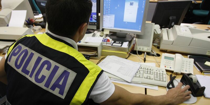 In Spanien hat die Polizei landesweit millionenfach Daten mit kinderpornografischem Inhalten sichergestellt. (Illustration) - Foto: epa efe Rodrigo/epa efe/dpa