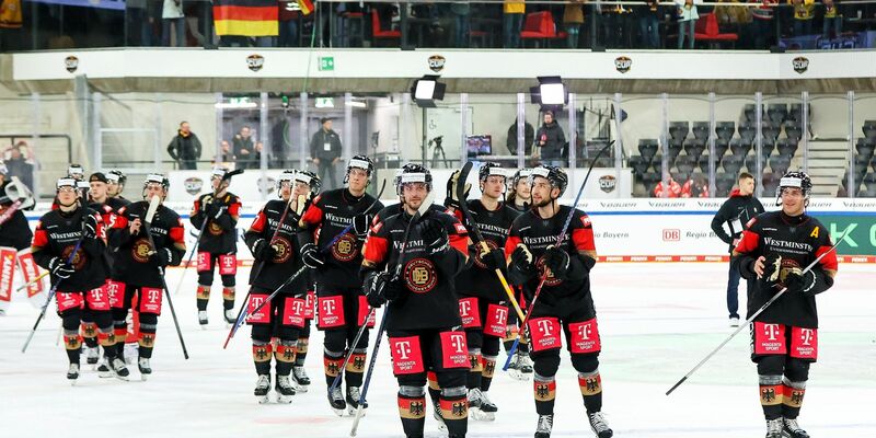 Die DEB-Männer setzten sich nach Rückstand noch gegen Österreich durch. - Foto: Christian Kolbert/dpa