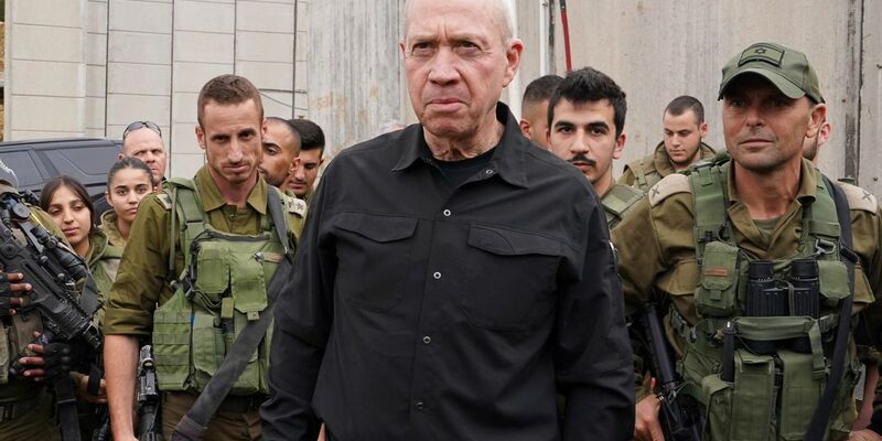 Der israelische Verteidigungsminister Joav Galant warnt die Hisbollah. - Foto: Ariel Hermoni/Israel Mod/ZUMA Press Wire/dpa