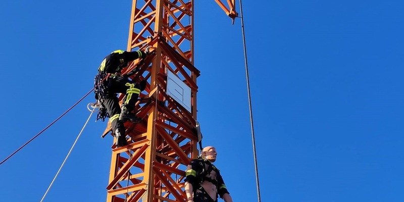 FW Gangelt: Sicher Arbeiten in Höhen und Tiefen - Foto: presseportal.de