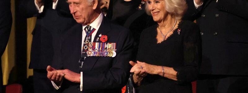 König Charles III. und Königin Camilla in der Royal Albert Hall in London. - Foto: Chris Jackson/Press Association/dpa