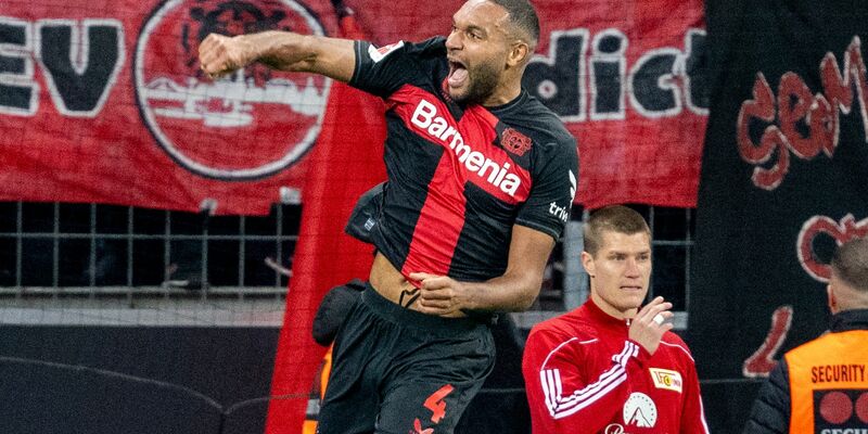Jonathan Tah und seine Leverkusener stehen nach dem Sieg gegen Union wieder an der Tabellenspitze. - Foto: David Inderlied/dpa