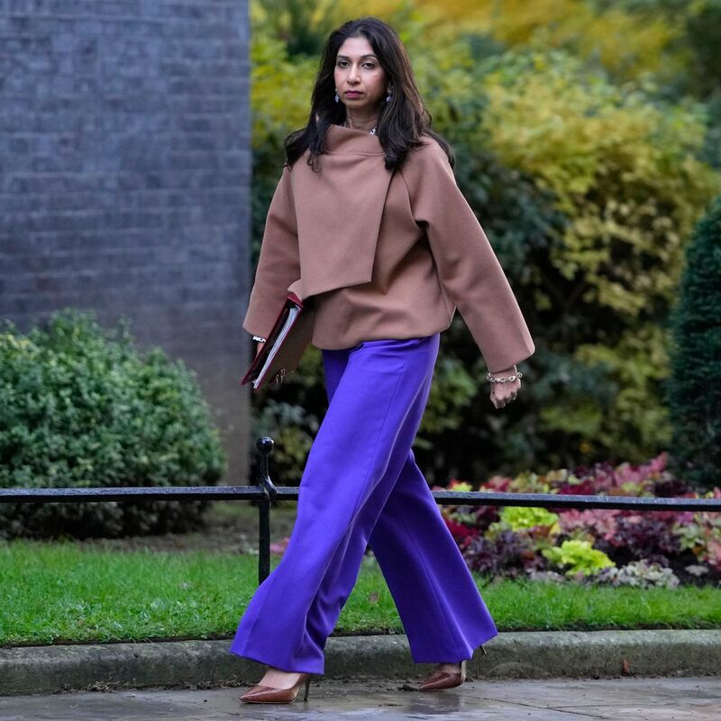 Ist ihr amt als britische Innenministerin los: Suella Braverman. - Foto: Kirsty Wigglesworth/AP